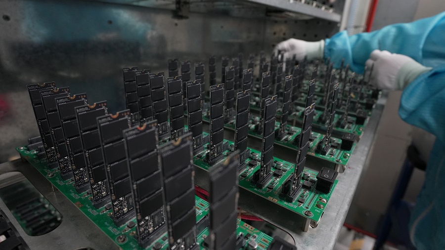 Taimi消费级SSD产品测试验证和成品检测现场
